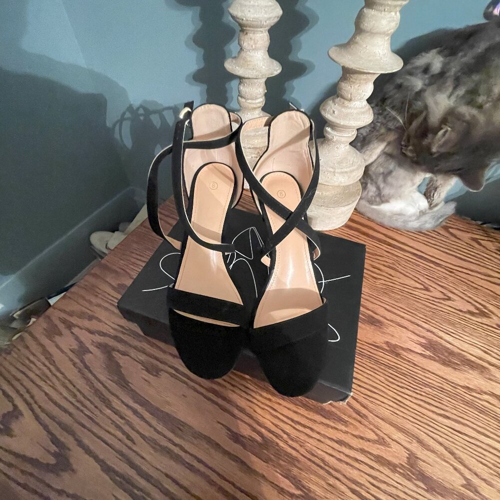 Mysoft Black Strap Open Toe heels/pumps new never worn size 8